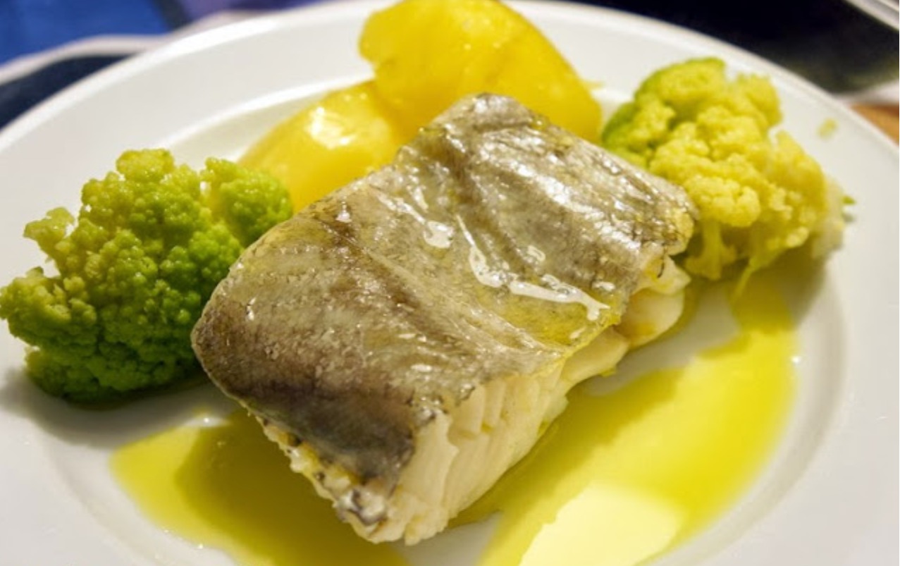 Bacalao cocinado con patatas y brocoli